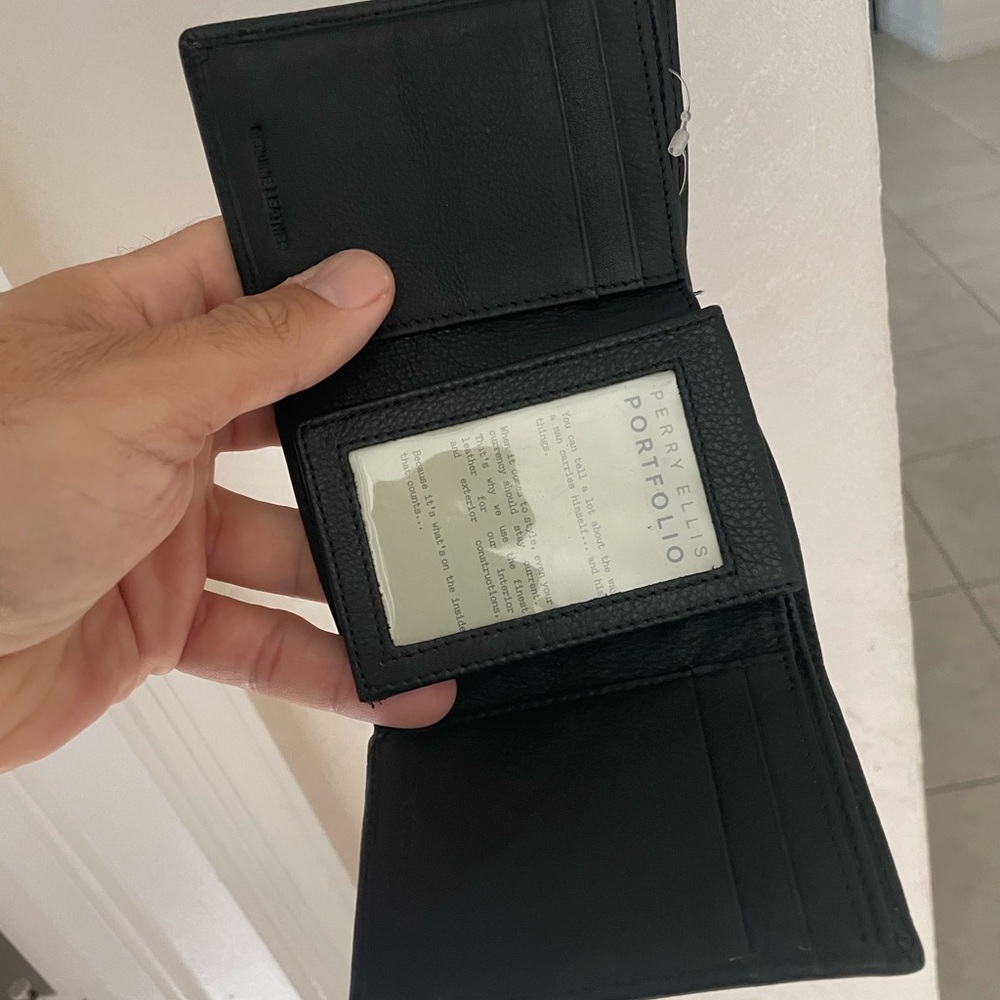 Mens Leather Wallet By Perry Ellis  new